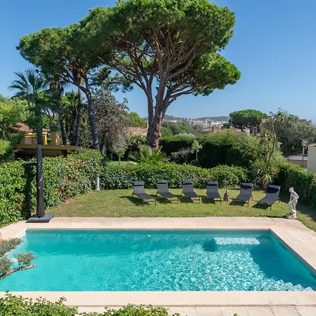 Encantadora Con Piscina,spa Y Cerca De Playa Βίλα *