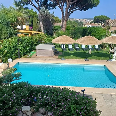 Encantadora Con Piscina,spa Y Cerca De Playa Βίλα *